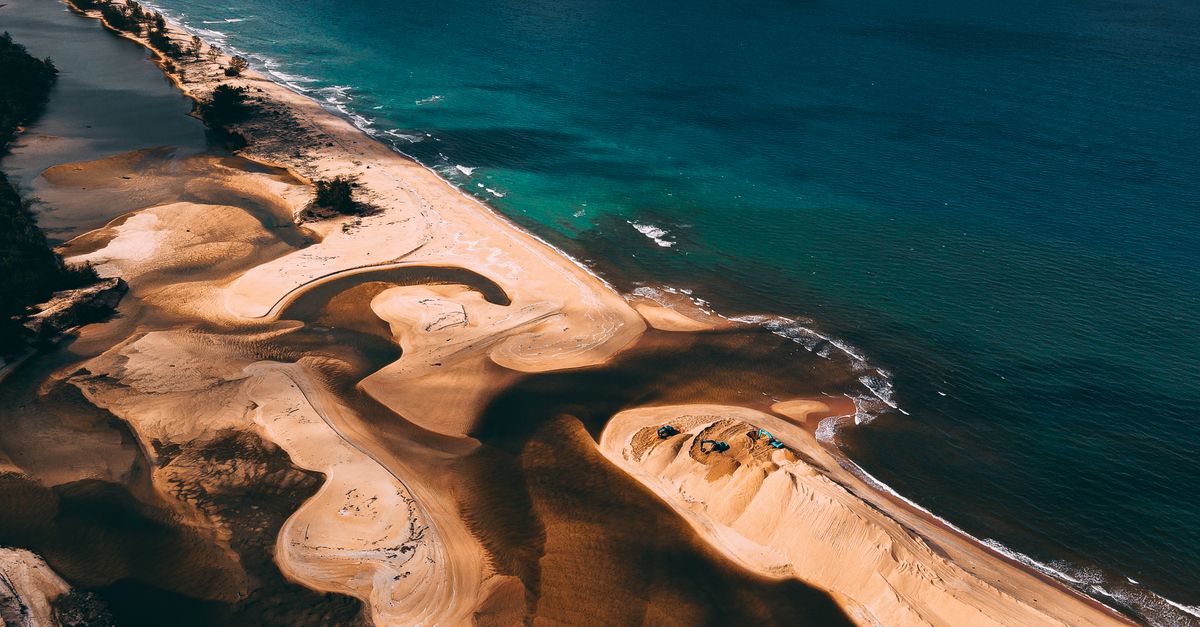 Coastal shoreline cover used on Salt Harbor’s American Beach article
